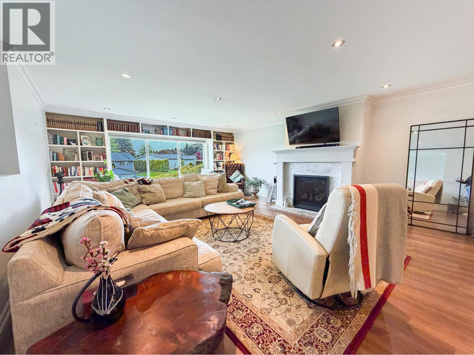 87 Angle Street Property Photo 7