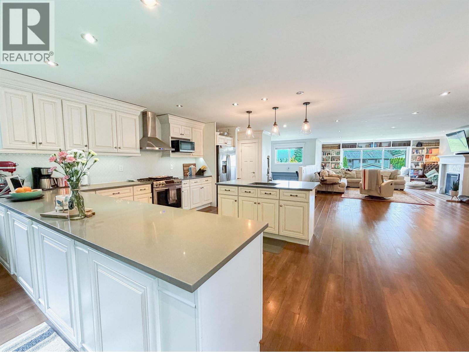 87 Angle Street Property Photo 8