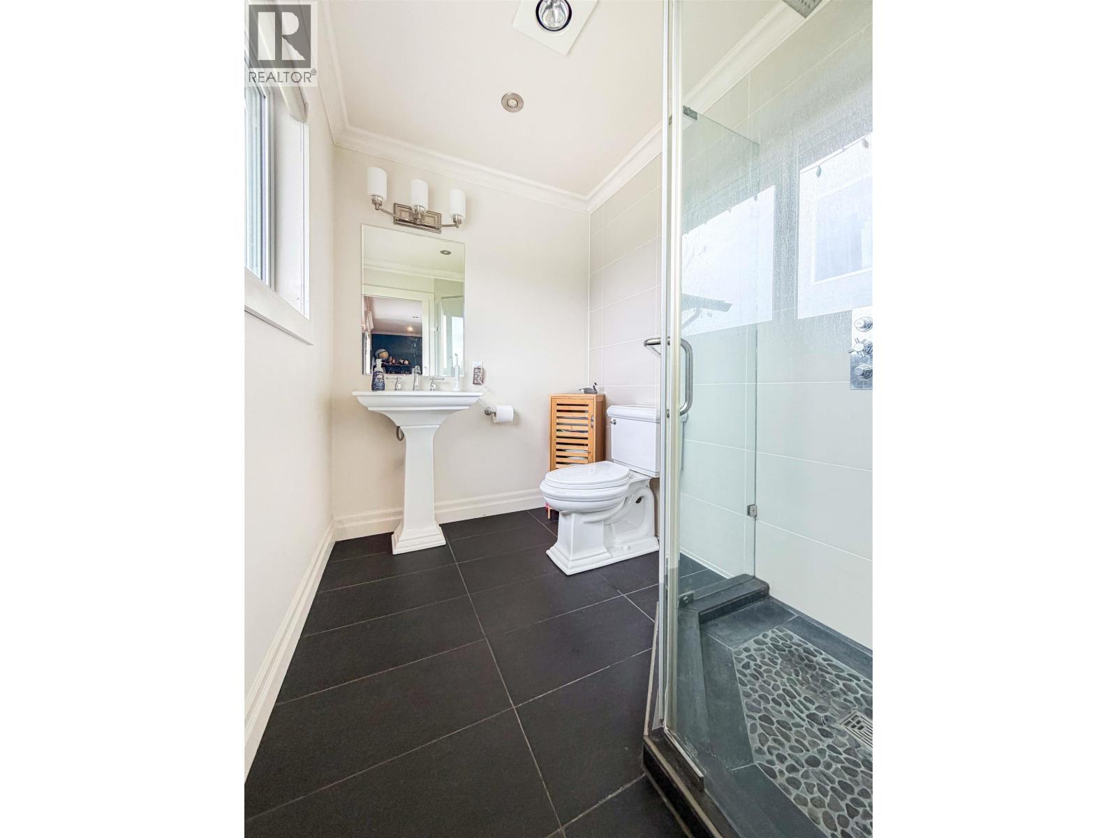87 Angle Street Property Photo 24