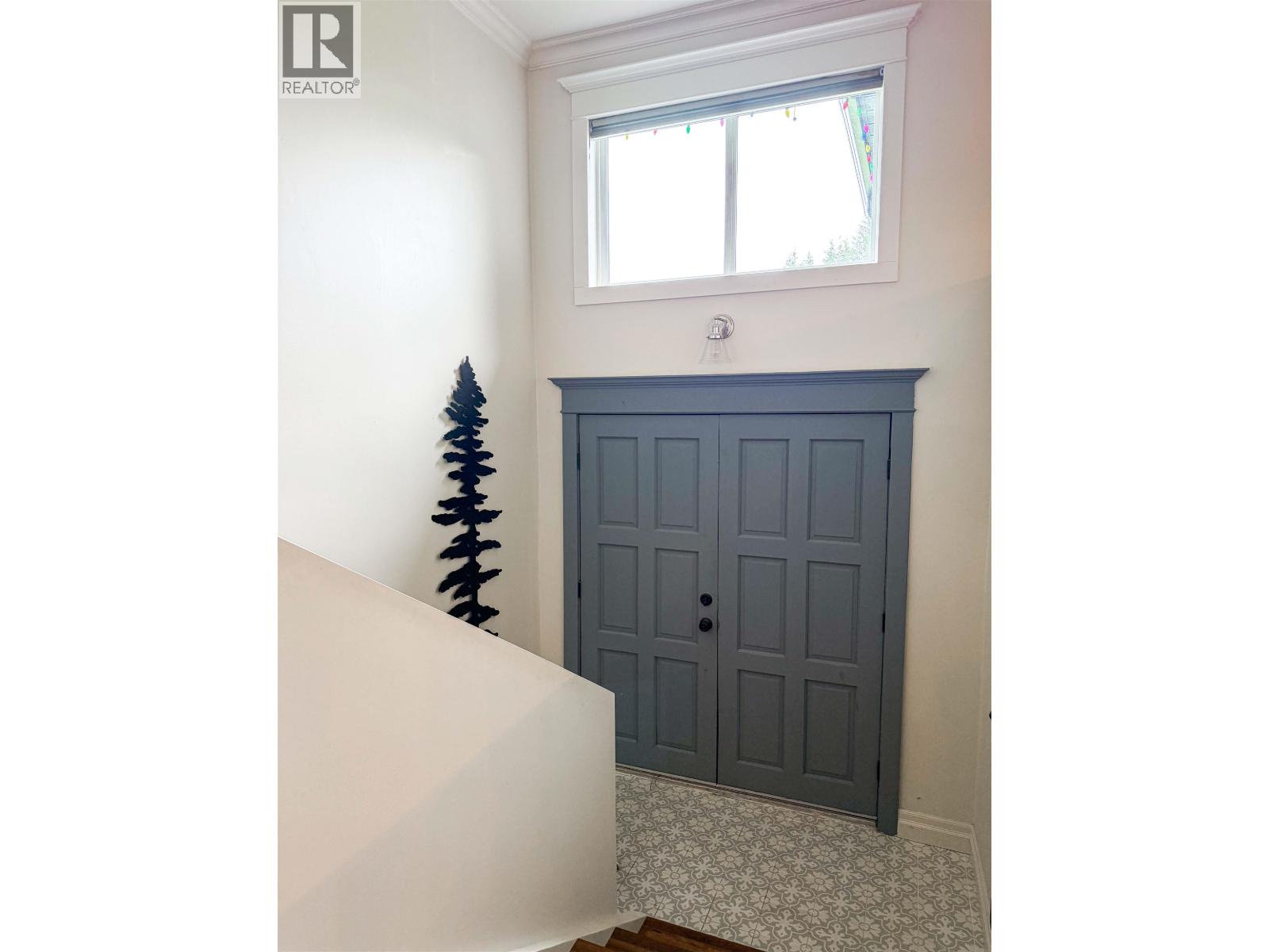 87 Angle Street Property Photo 25