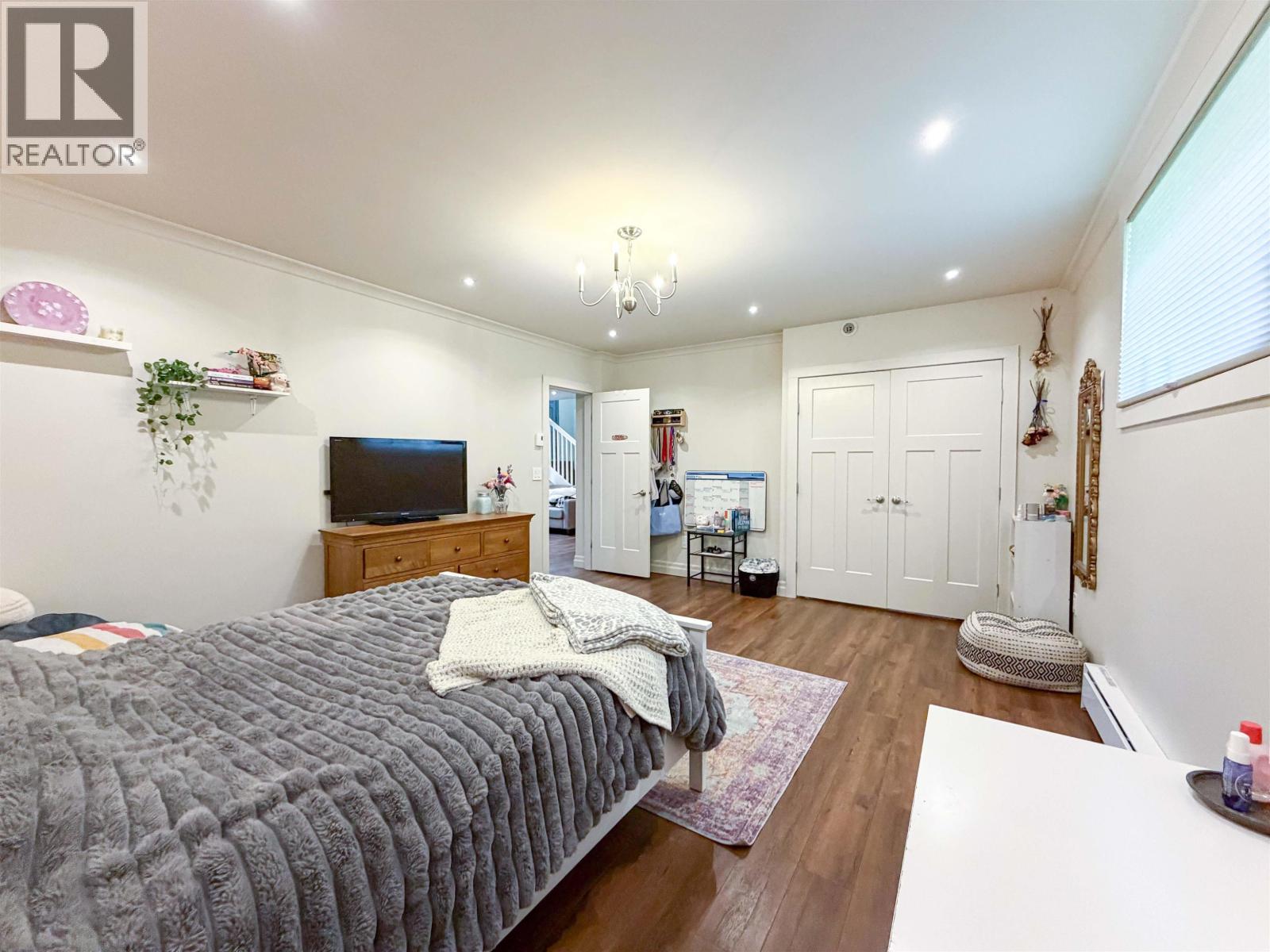 87 Angle Street Property Photo 33