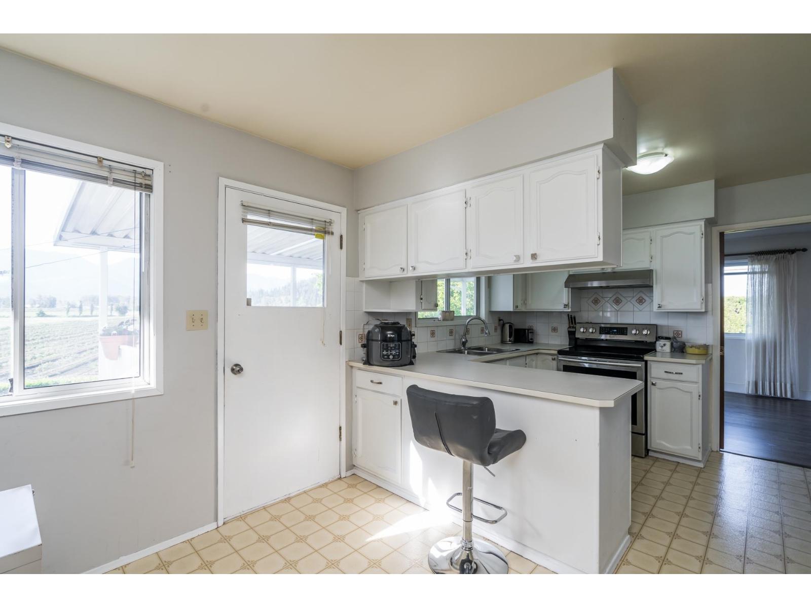 42505 Yale Road Property Photo 10
