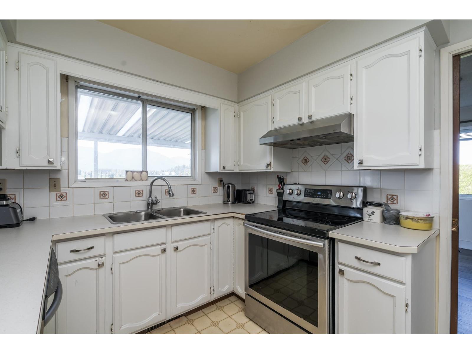 42505 Yale Road Property Photo 12