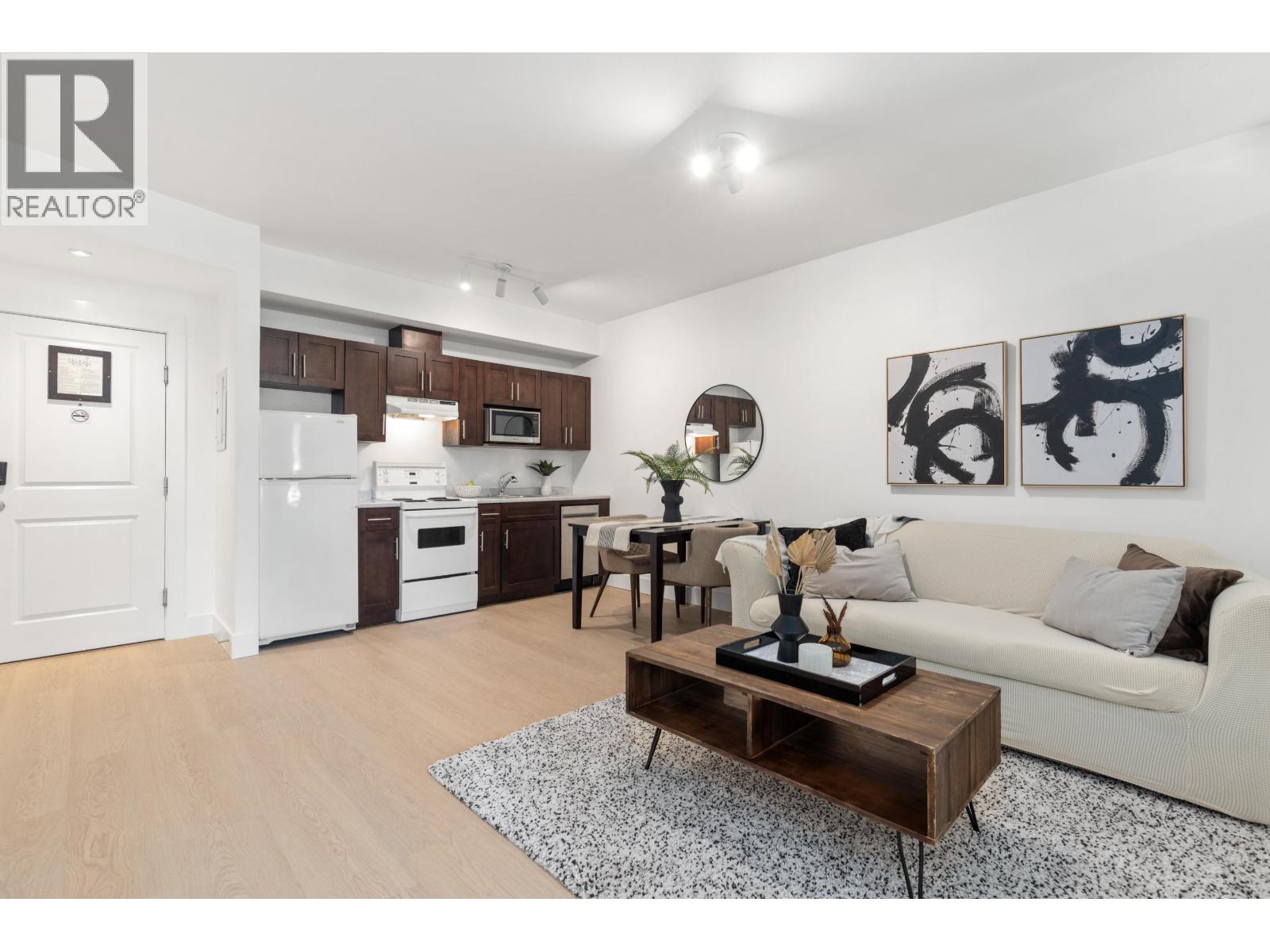 302 7330 Arbutus Street Property Photo 2