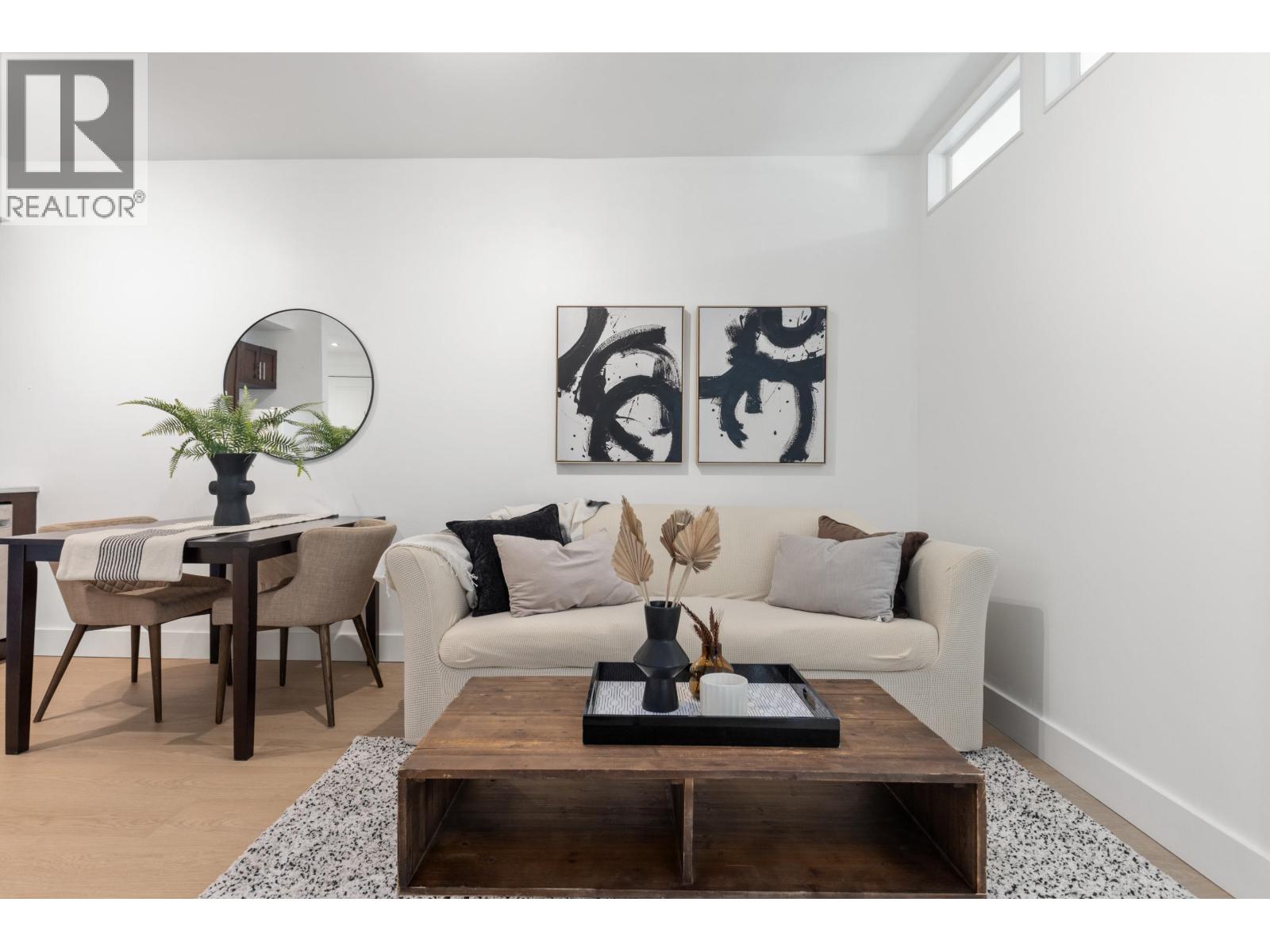 302 7330 Arbutus Street Property Photo 3