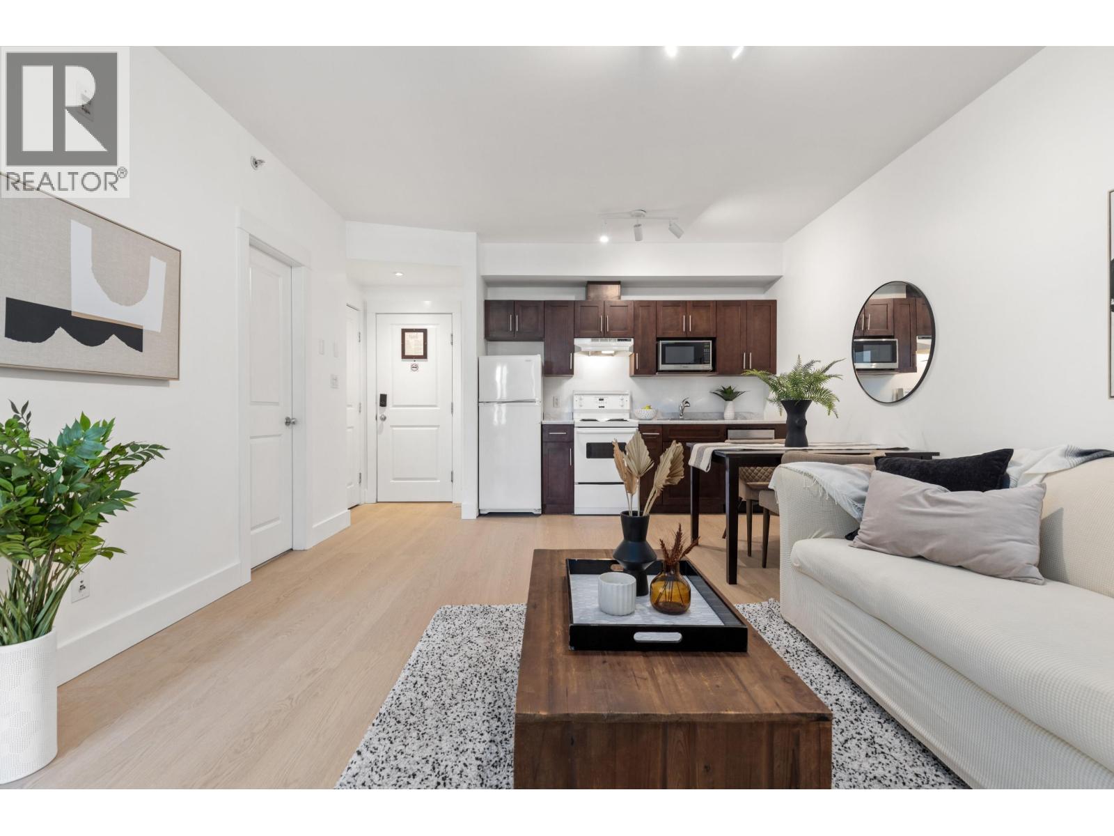 302 7330 Arbutus Street Property Photo 4