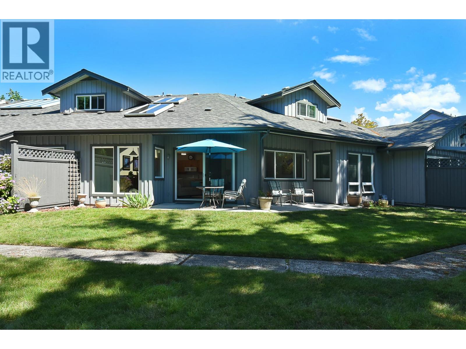 11 5761 Wharf Avenue Property Photo 1