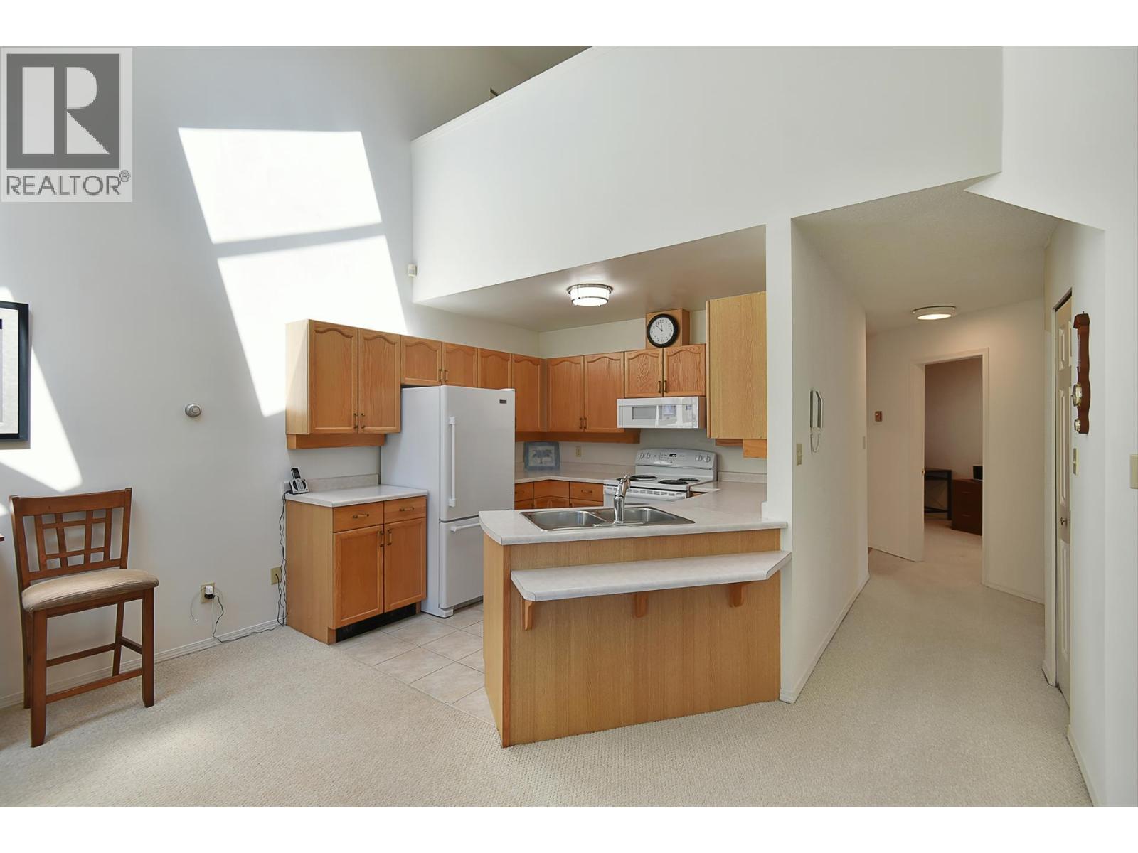 11 5761 Wharf Avenue Property Photo 2