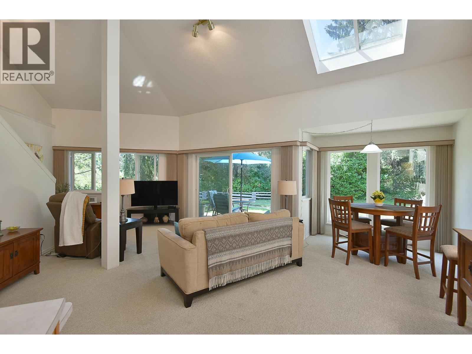11 5761 Wharf Avenue Property Photo 5