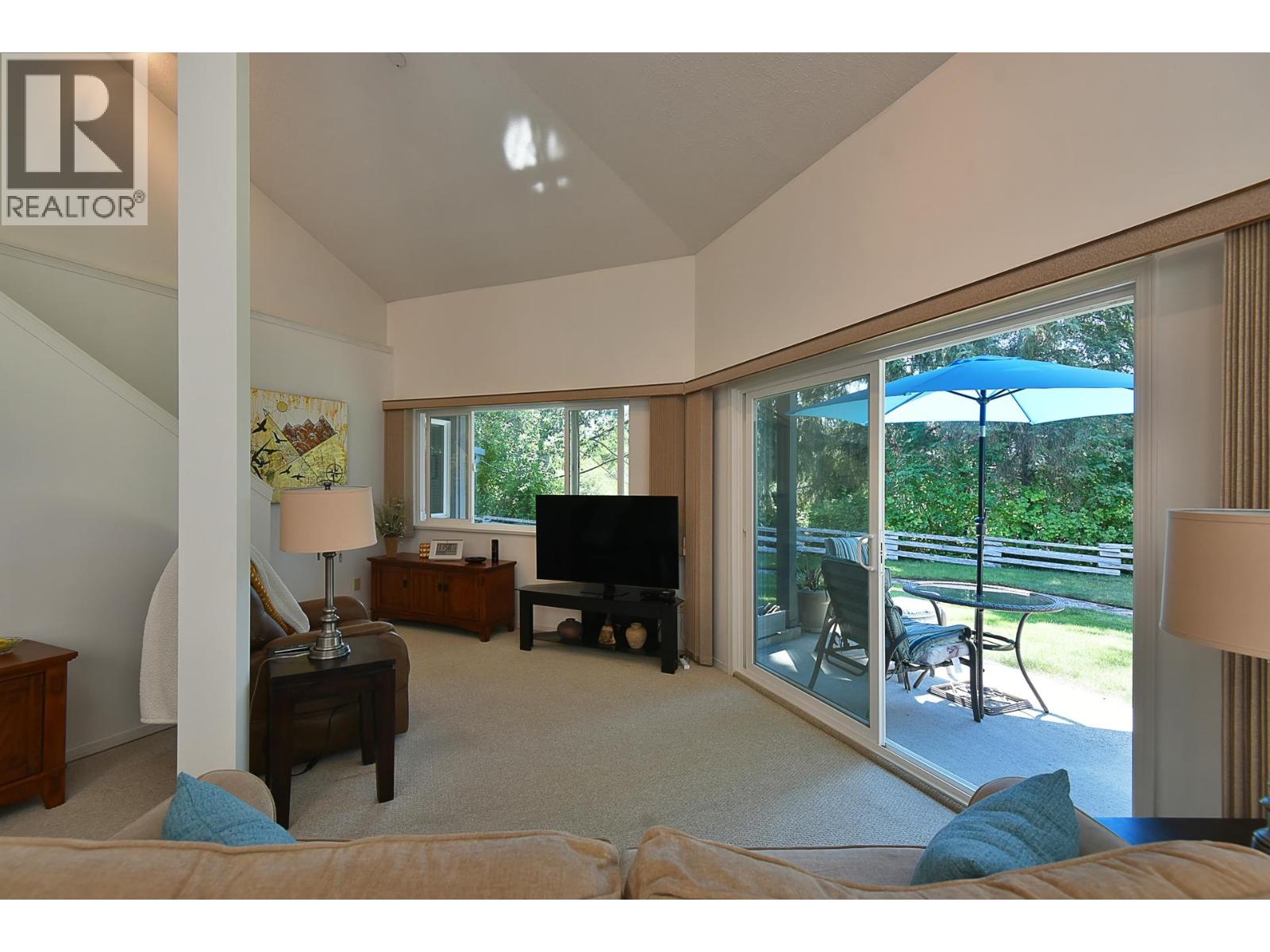 11 5761 Wharf Avenue Property Photo 6