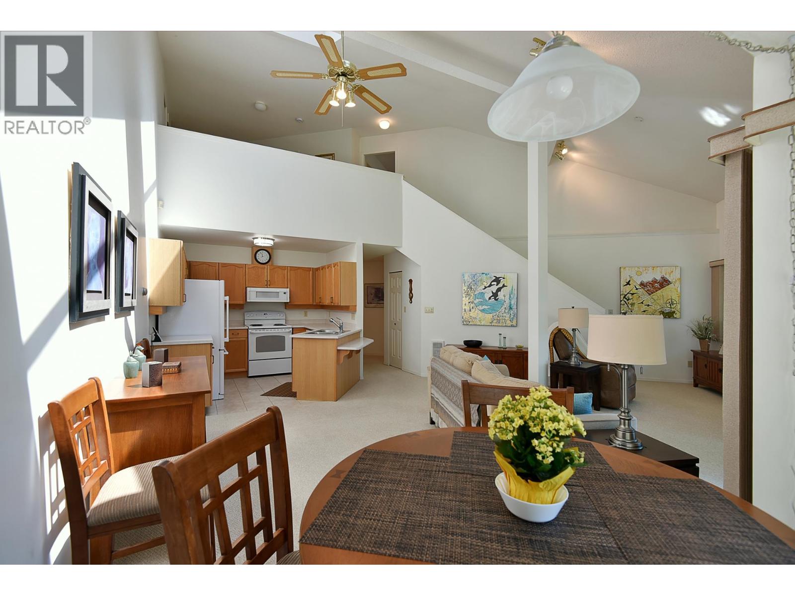 11 5761 Wharf Avenue Property Photo 7