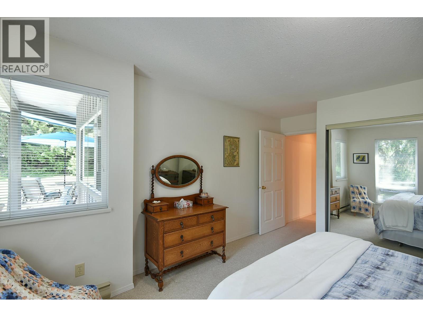 11 5761 Wharf Avenue Property Photo 9