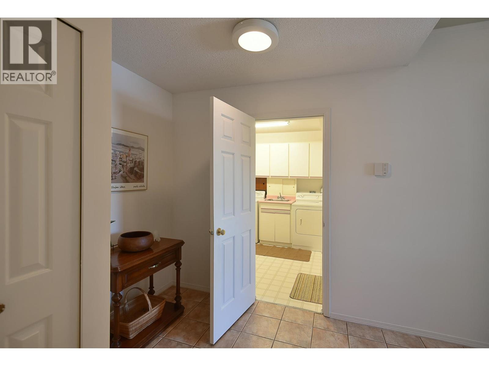 11 5761 Wharf Avenue Property Photo 13