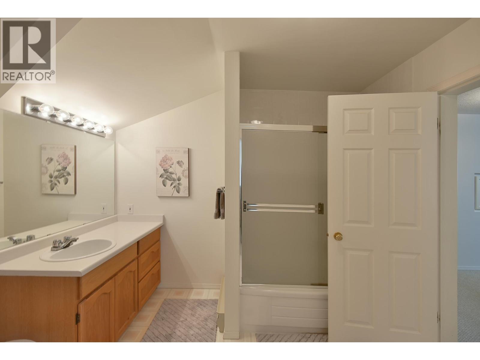 11 5761 Wharf Avenue Property Photo 18