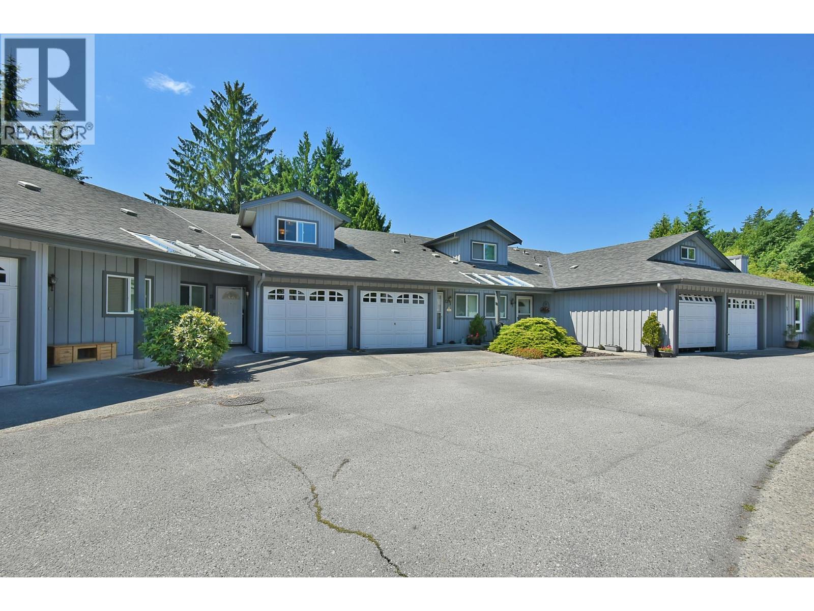 11 5761 Wharf Avenue Property Photo 23
