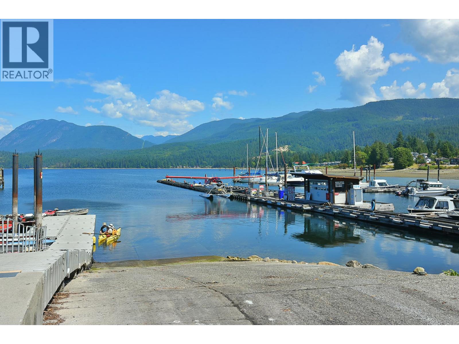 11 5761 Wharf Avenue Property Photo 28