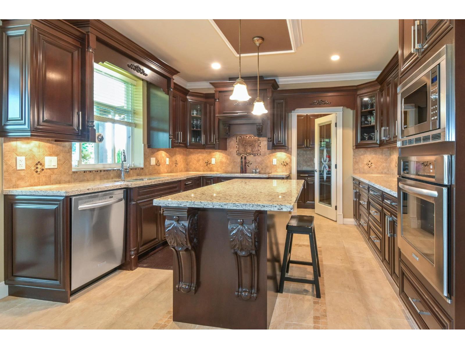 19698 71b Avenue Property Photo 6