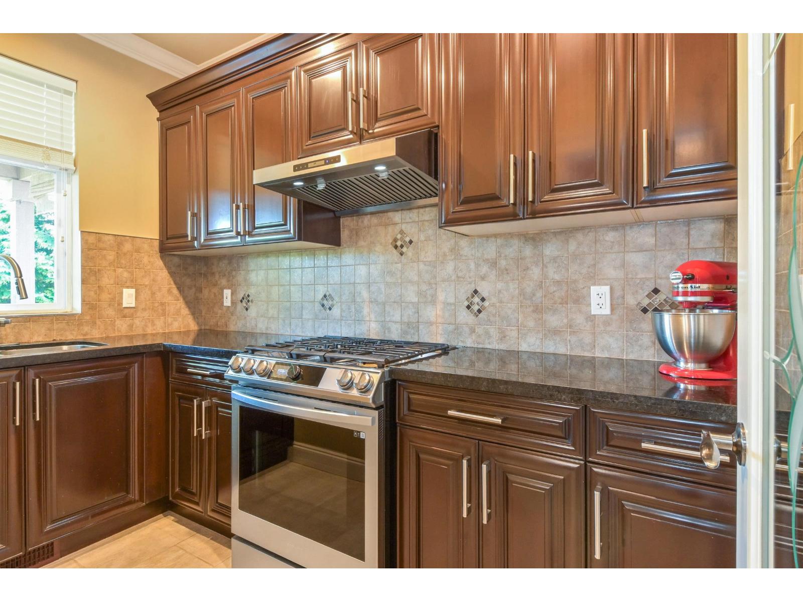 19698 71b Avenue Property Photo 7