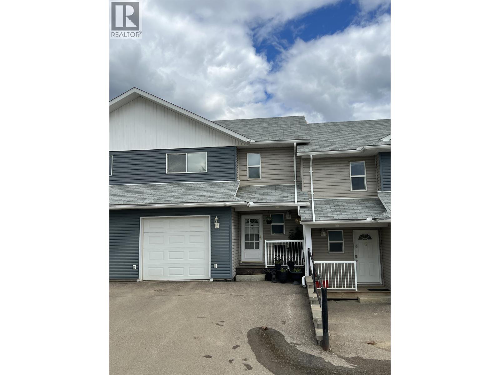 7 4620 E 52 Avenue Property Photo 2