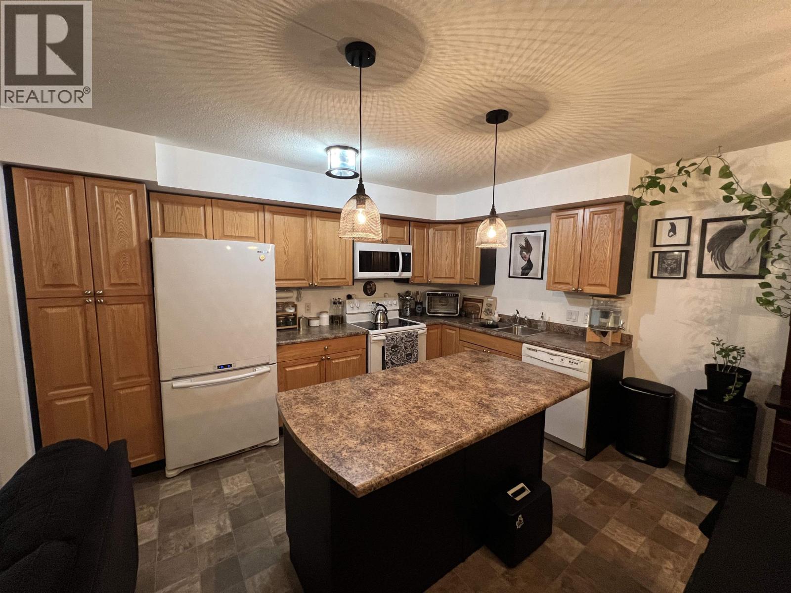 7 4620 E 52 Avenue Property Photo 5