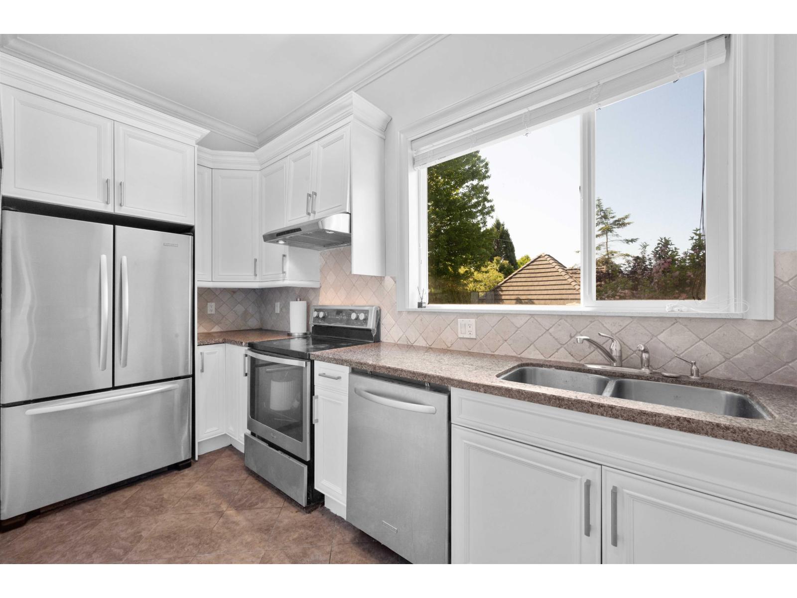 16418 36a Avenue Property Photo 5