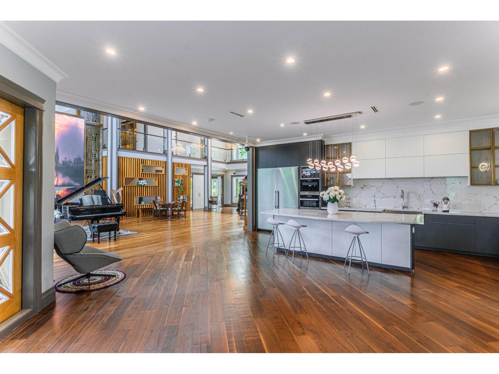1888 180 Street Property Photo 14