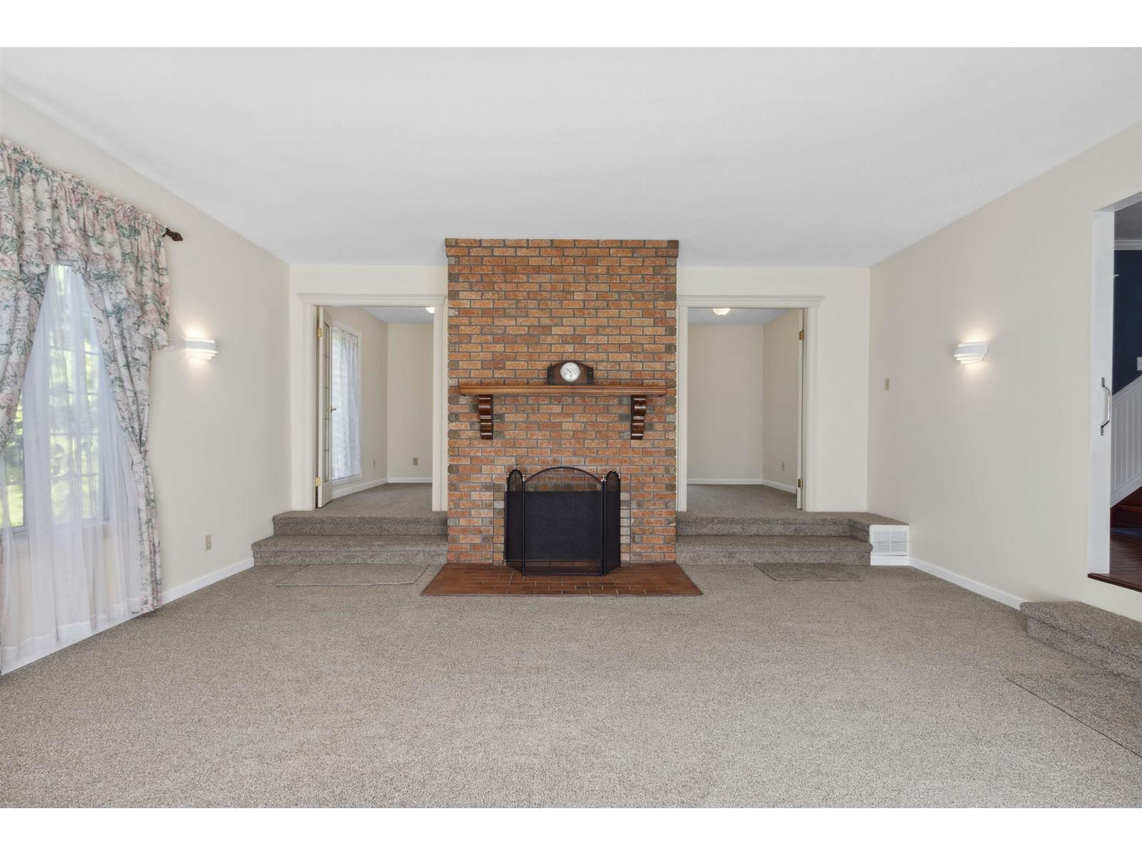 9526 Slater Street Property Photo 9
