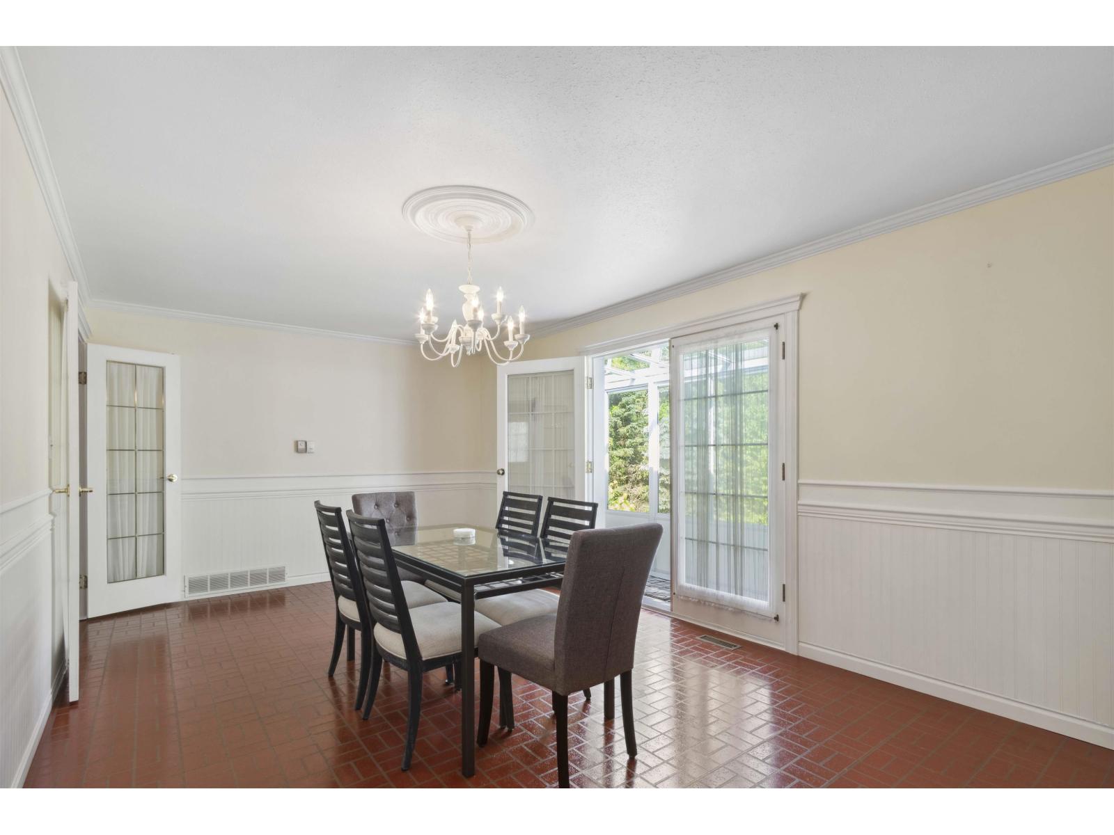 9526 Slater Street Property Photo 11