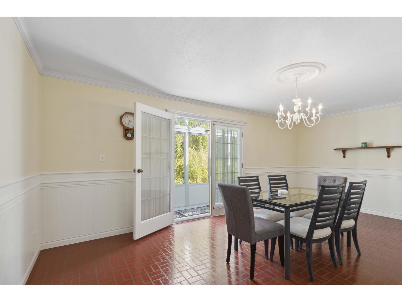 9526 Slater Street Property Photo 12