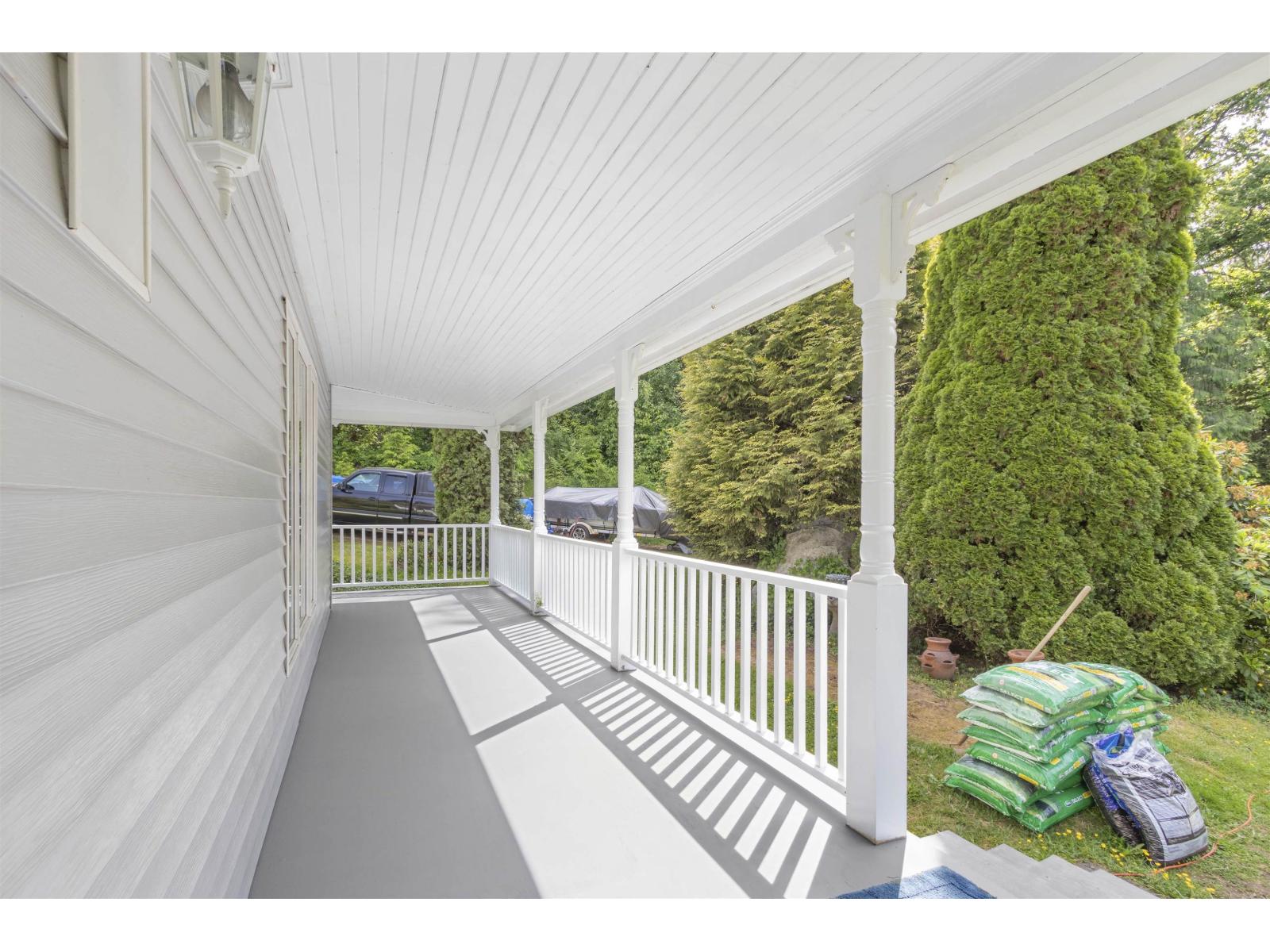 9526 Slater Street Property Photo 27