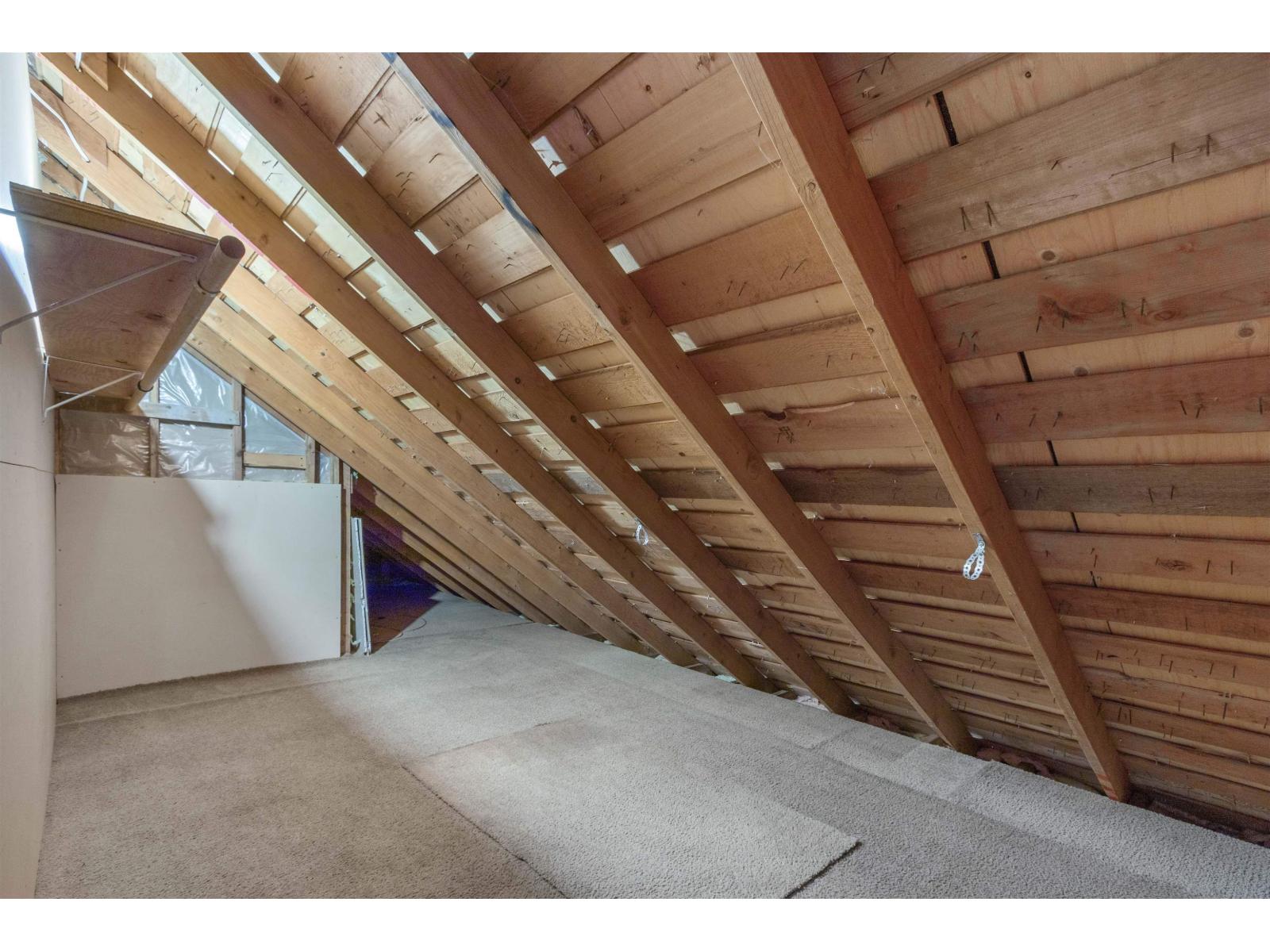 9526 Slater Street Property Photo 31