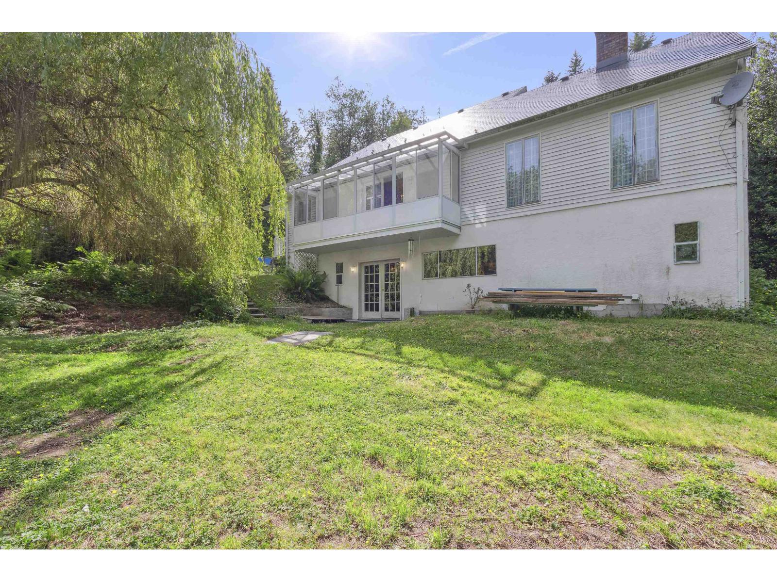 9526 Slater Street Property Photo 32