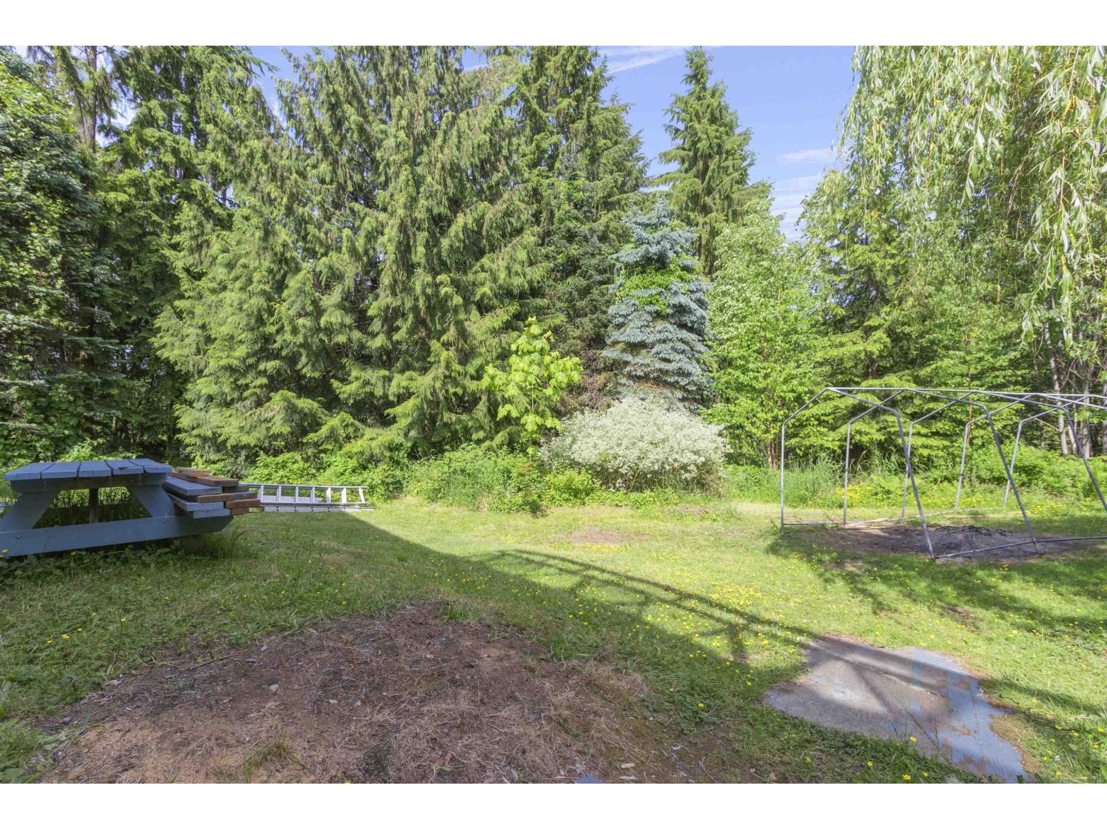 9526 Slater Street Property Photo 33