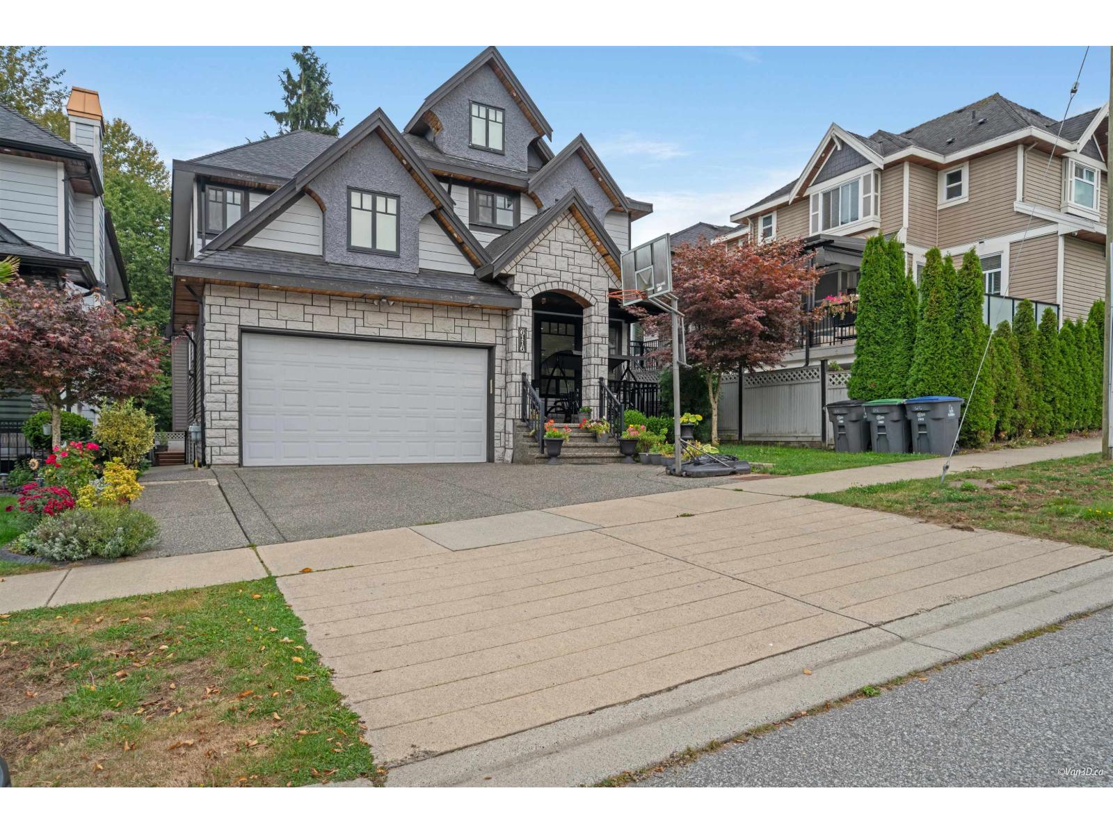 6116 140 Street Property Photo 2