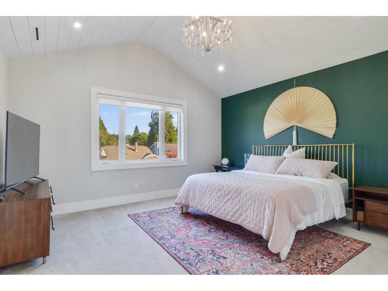 14149 16 Avenue Property Photo 16