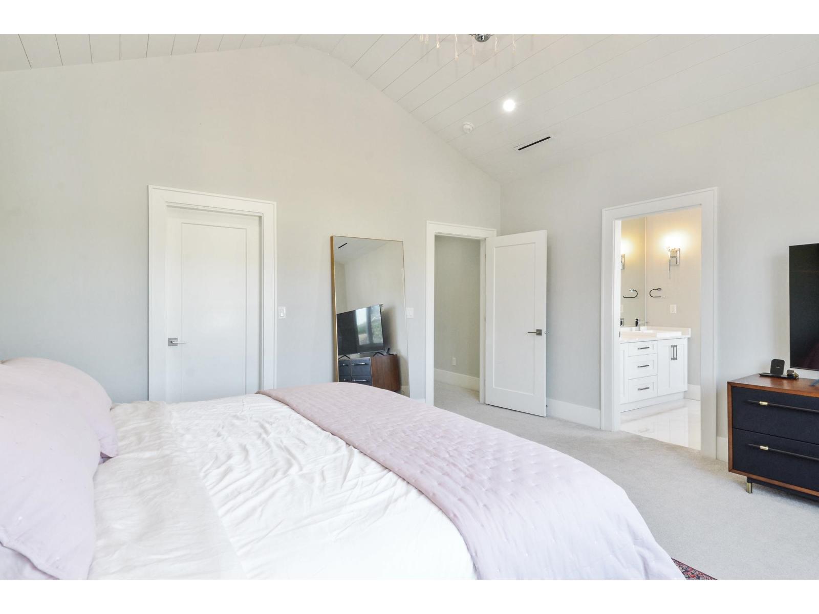 14149 16 Avenue Property Photo 17