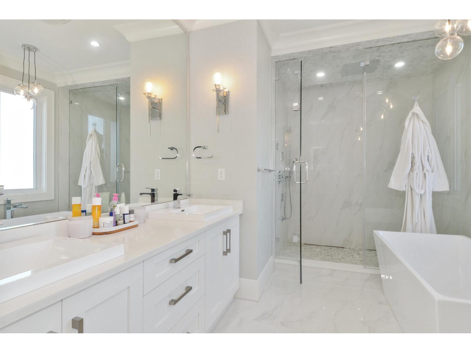14149 16 Avenue Property Photo 18