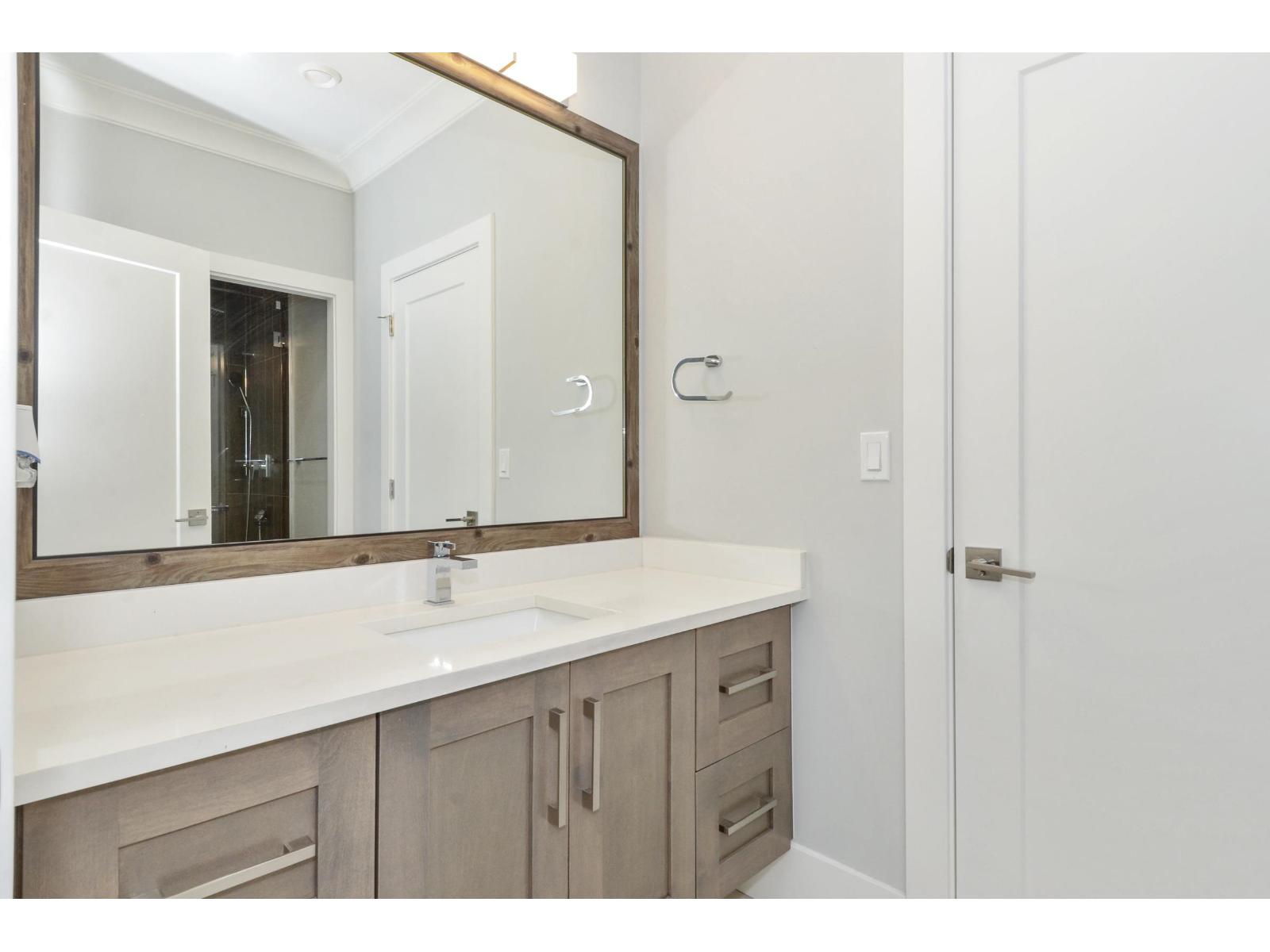 14149 16 Avenue Property Photo 20