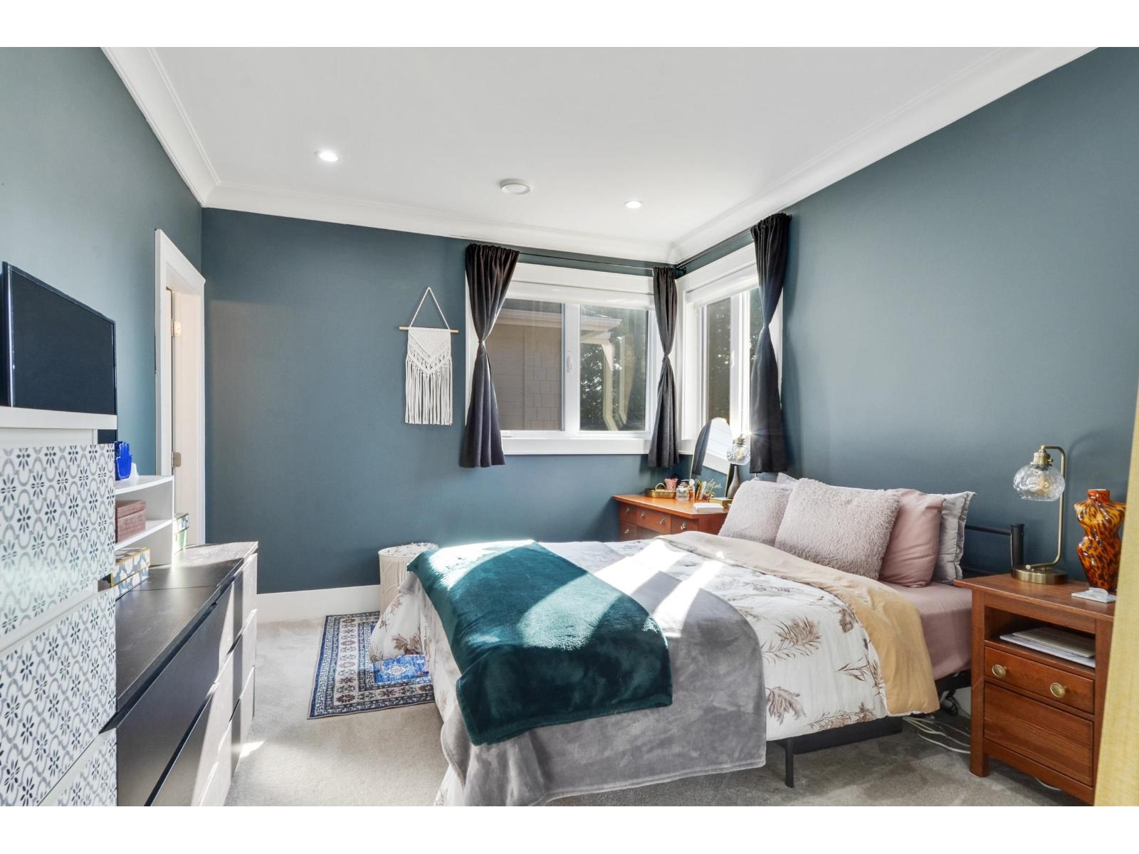 14149 16 Avenue Property Photo 24