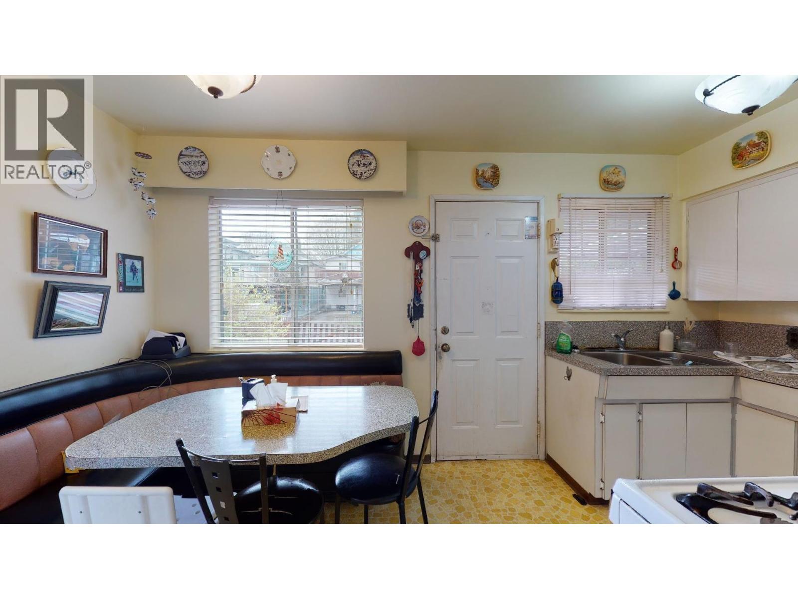 4863 Rupert Street Property Photo 7