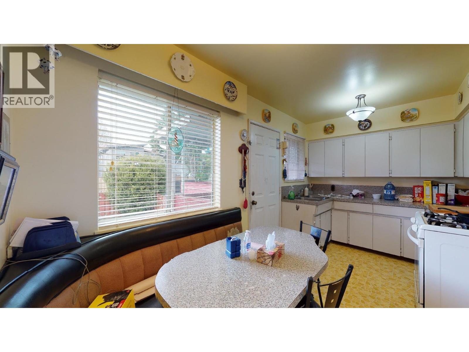 4863 Rupert Street Property Photo 8