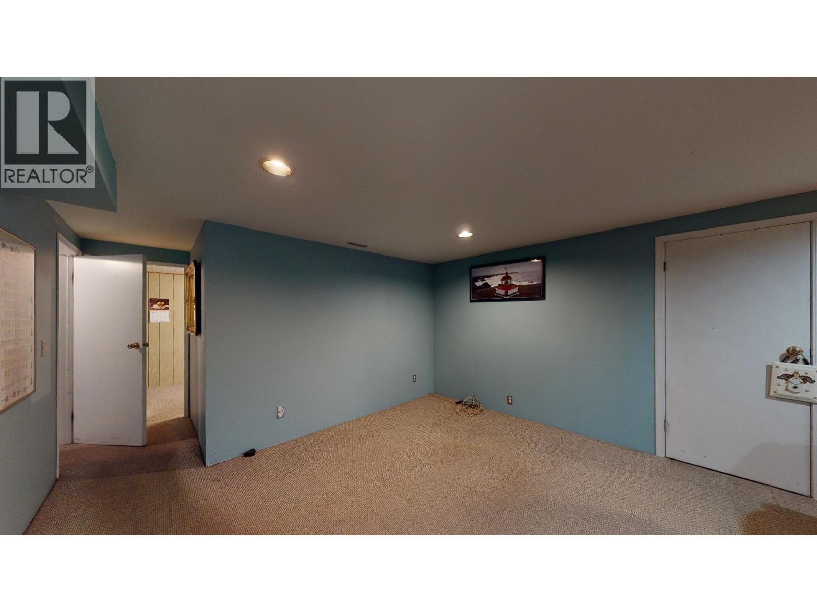 4863 Rupert Street Property Photo 9