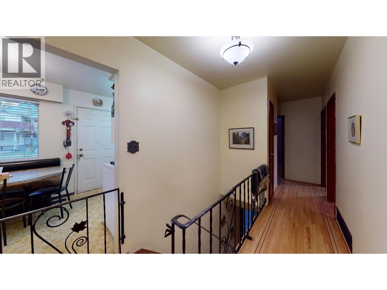 4863 Rupert Street Property Photo 12