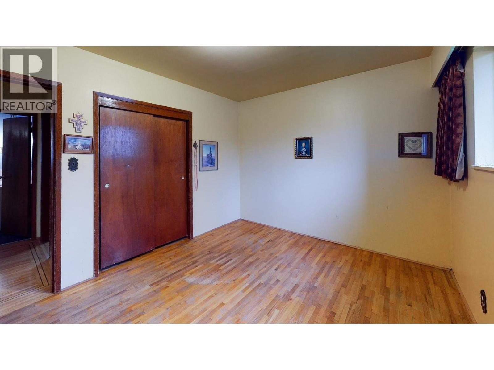4863 Rupert Street Property Photo 14