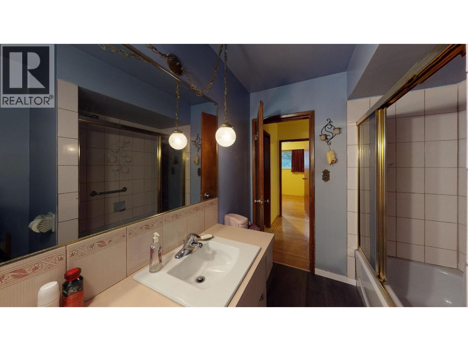 4863 Rupert Street Property Photo 15