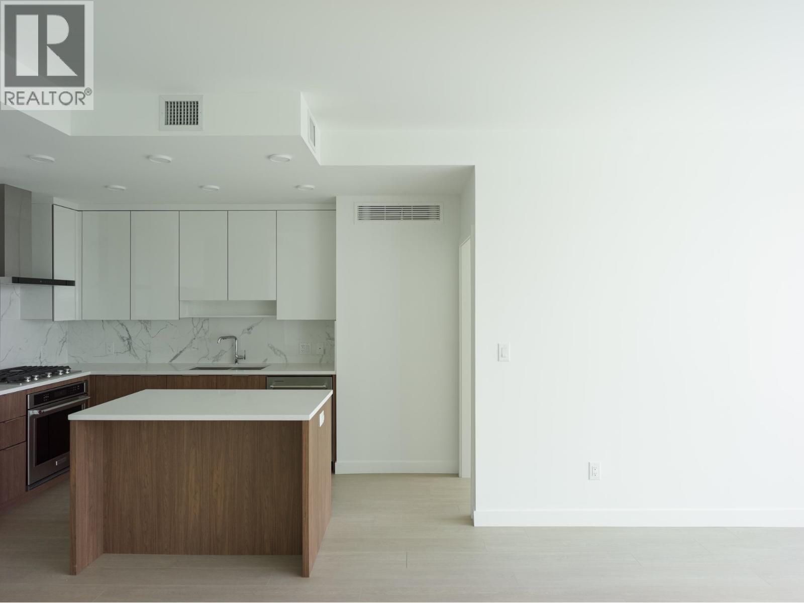 2101 699 WHITING WAY Property Photo 1