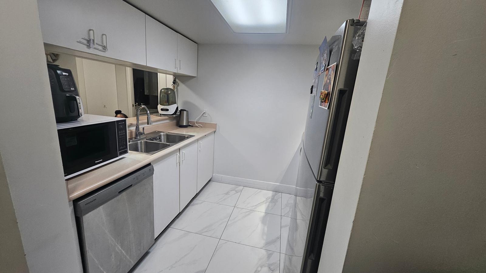 1206 10523 University Drive Property Photo 4
