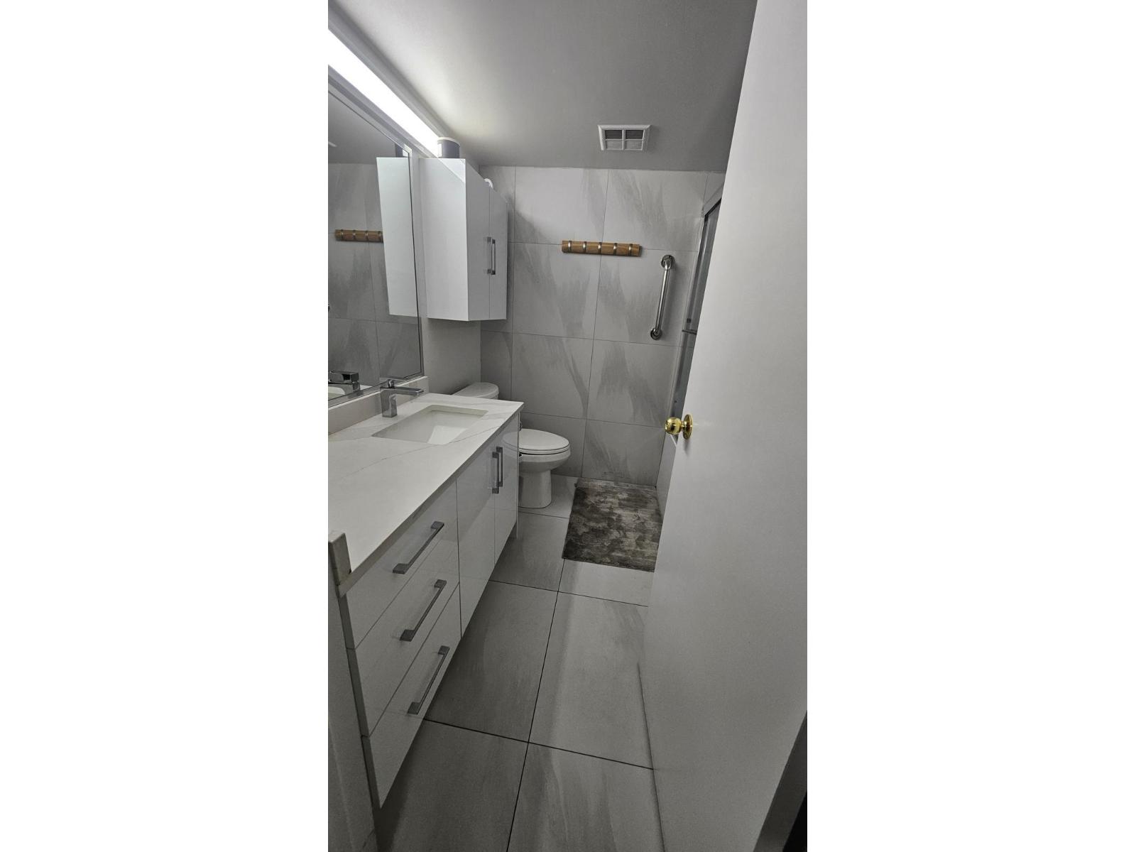1206 10523 University Drive Property Photo 12