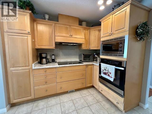 5515 W 57 Avenue Property Photo 4