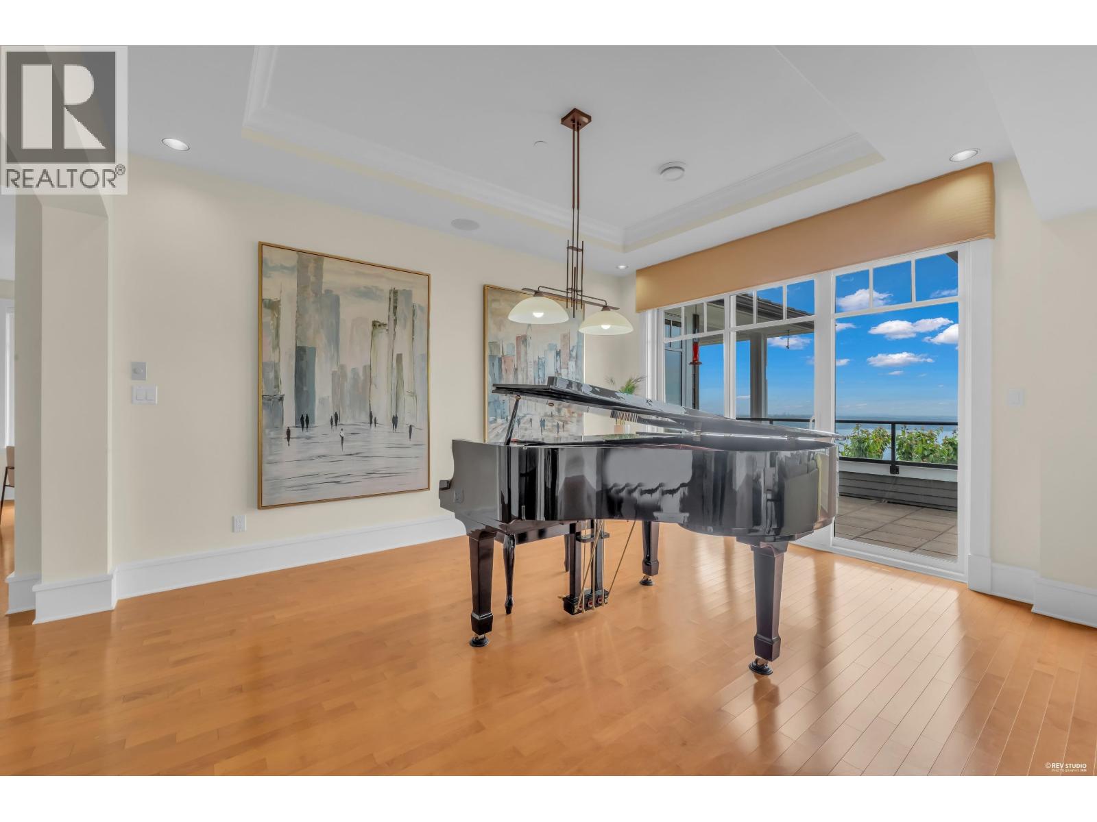 2673 Folkestone Way Property Photo 7
